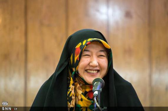 حضور زن بودایی تازه مسلمان شده در دانشگاه بوعلی