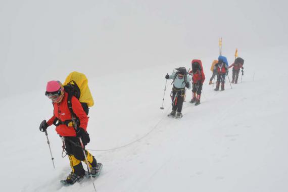 قله 7100 متری موستاق آتا هم حریف ایثاربانوی ایرانی نشد / کوهستان مظهر استقامت و آزادگی