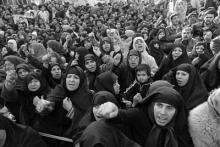 زنان , چادر , انقلاب , مردم , شعار , تظاهرات