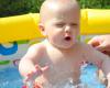 آب بازی کودکان و درمان برخی مشکلات جسمی