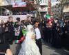 شرکت در راهپیمایی با لباس عروسی+عکس